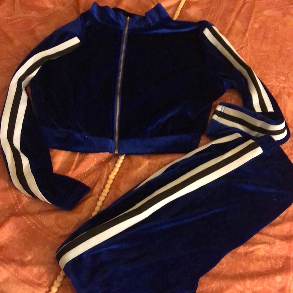 Two Piece Set - Picture 2 of 4